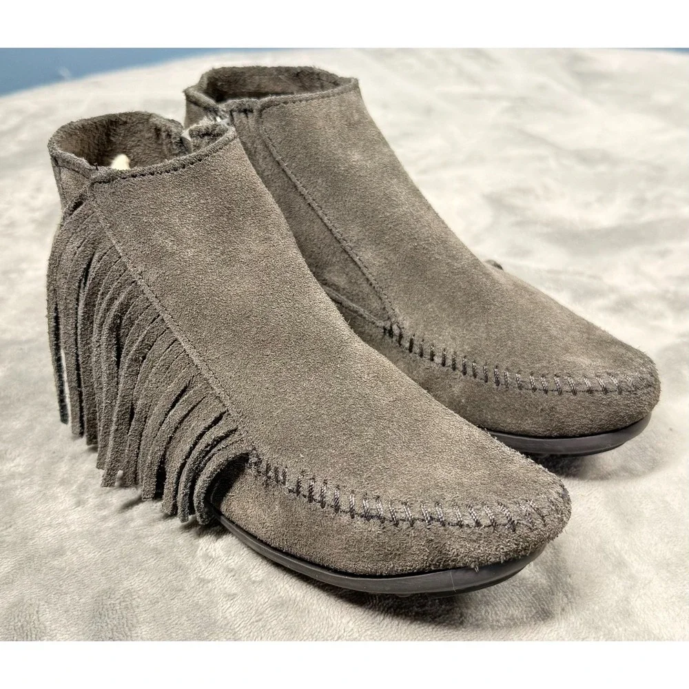 Minnetonka Boots Womens 5.5 Gray Suede Fringe Ankle Moccasin Zip